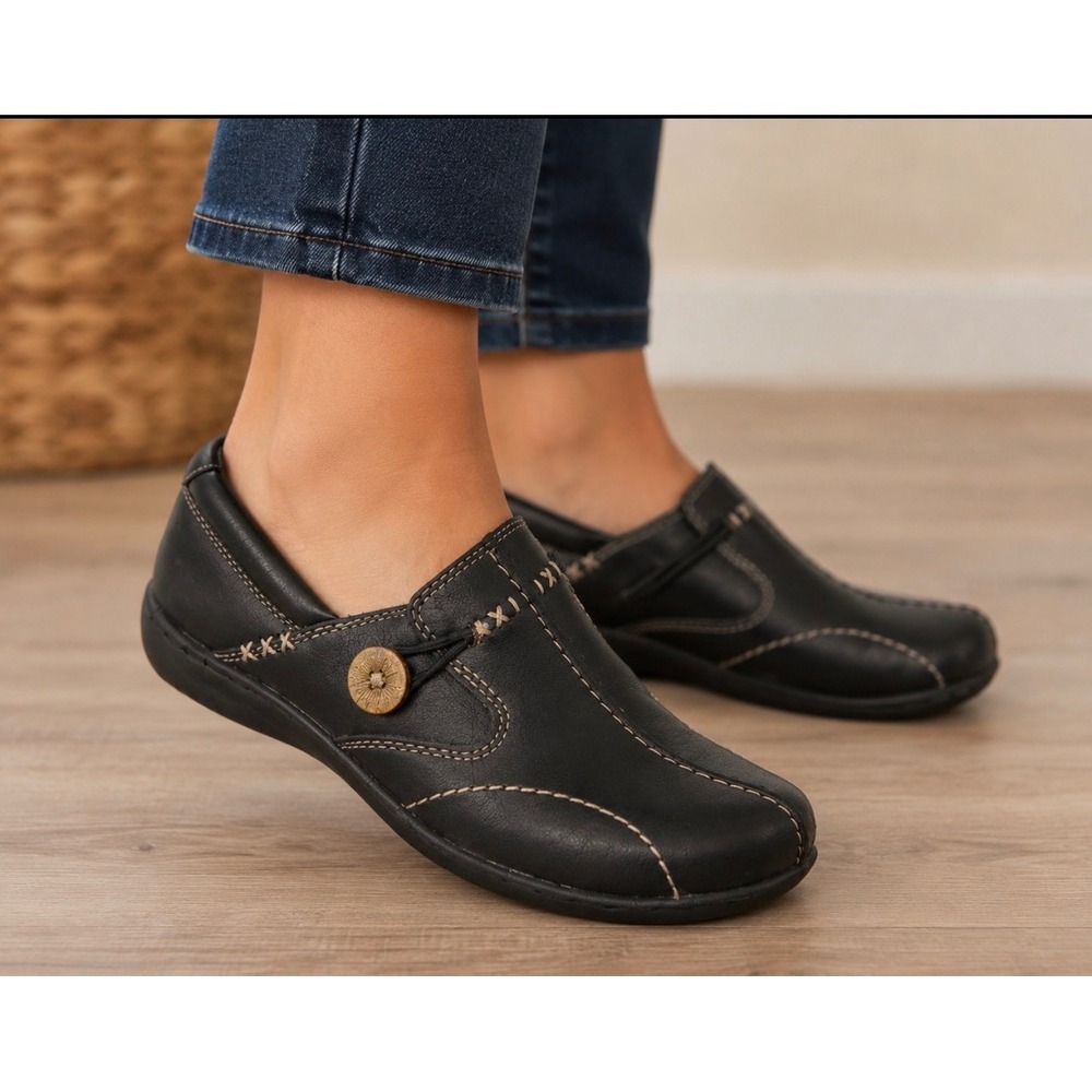 Clarks Womens Black Leather Button Slip On Loafers Shoes Size 5M